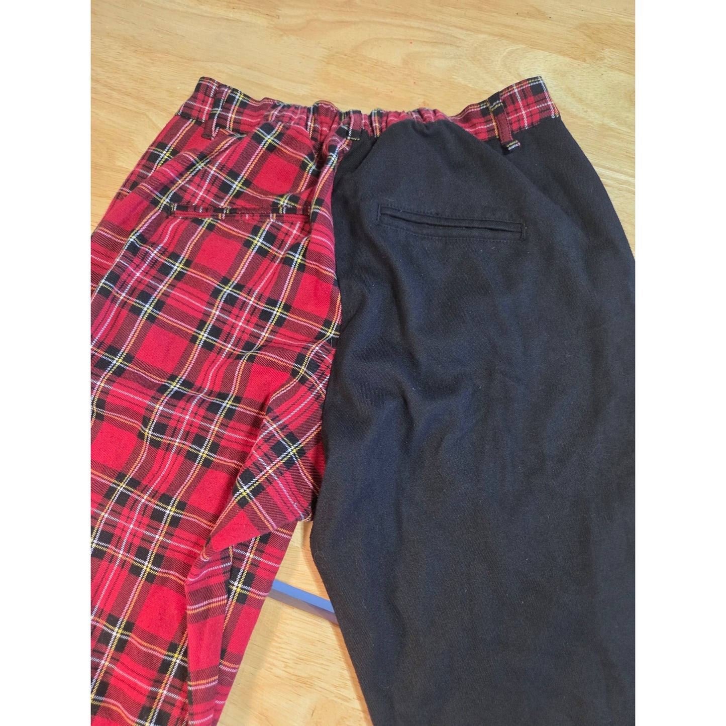Hot Topic size small red flag contrast leg black skinny pants elastic waist