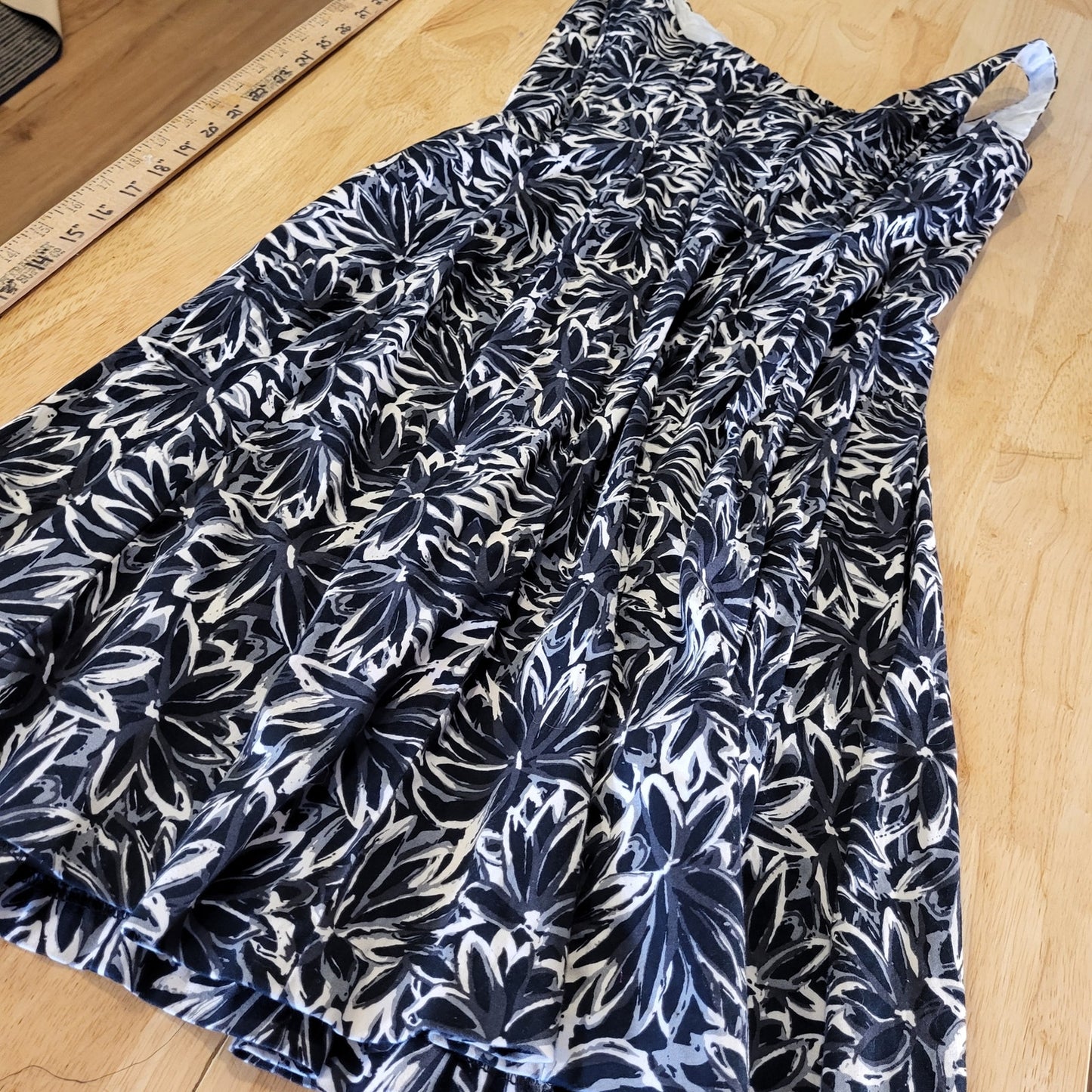 AGBDress Black & White Floral Sleeveless Skater Skirt Dress Cotton SIze 6