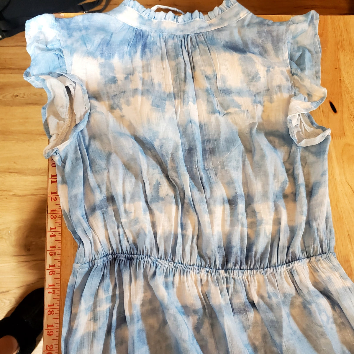 Absolutely Famous sleeveless ruffle sleeve cap blue cloud print elastic gather L