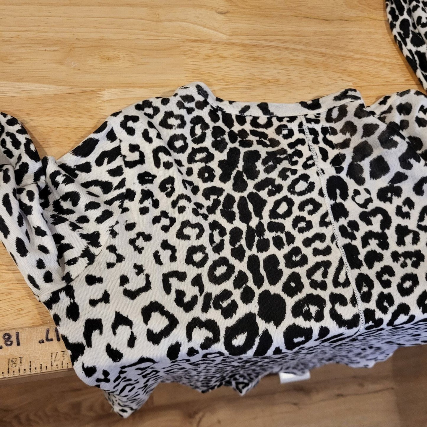 Chaser Leopard Print Long Sleeve Knit Jersey Top XS 17" P2P