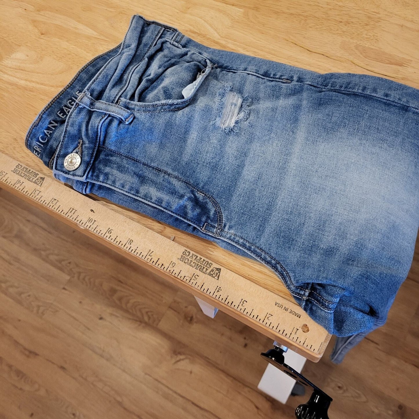 American Eagle Super Stretch Size 12 Straight Leg Distressed Medium Wash
