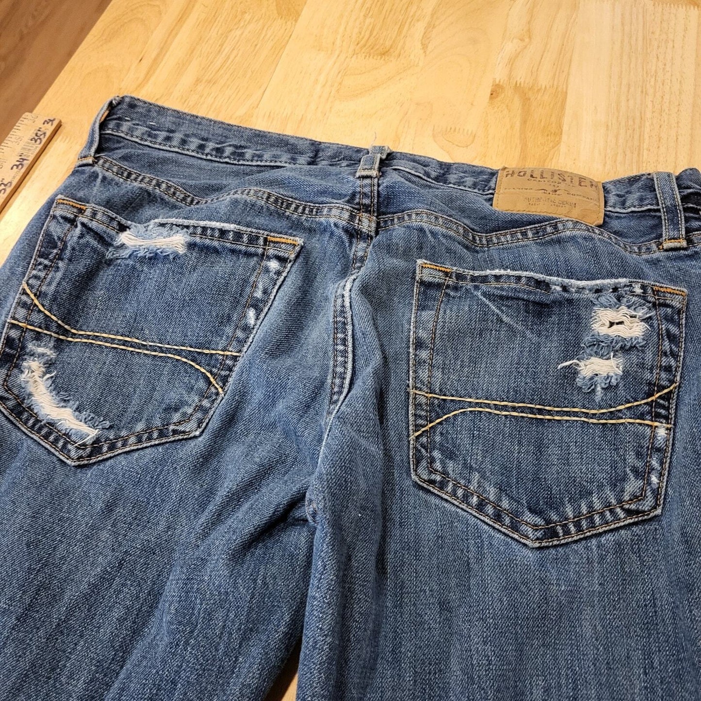 Hollister 31x30 Medium Wash Distressed Denim Jeans