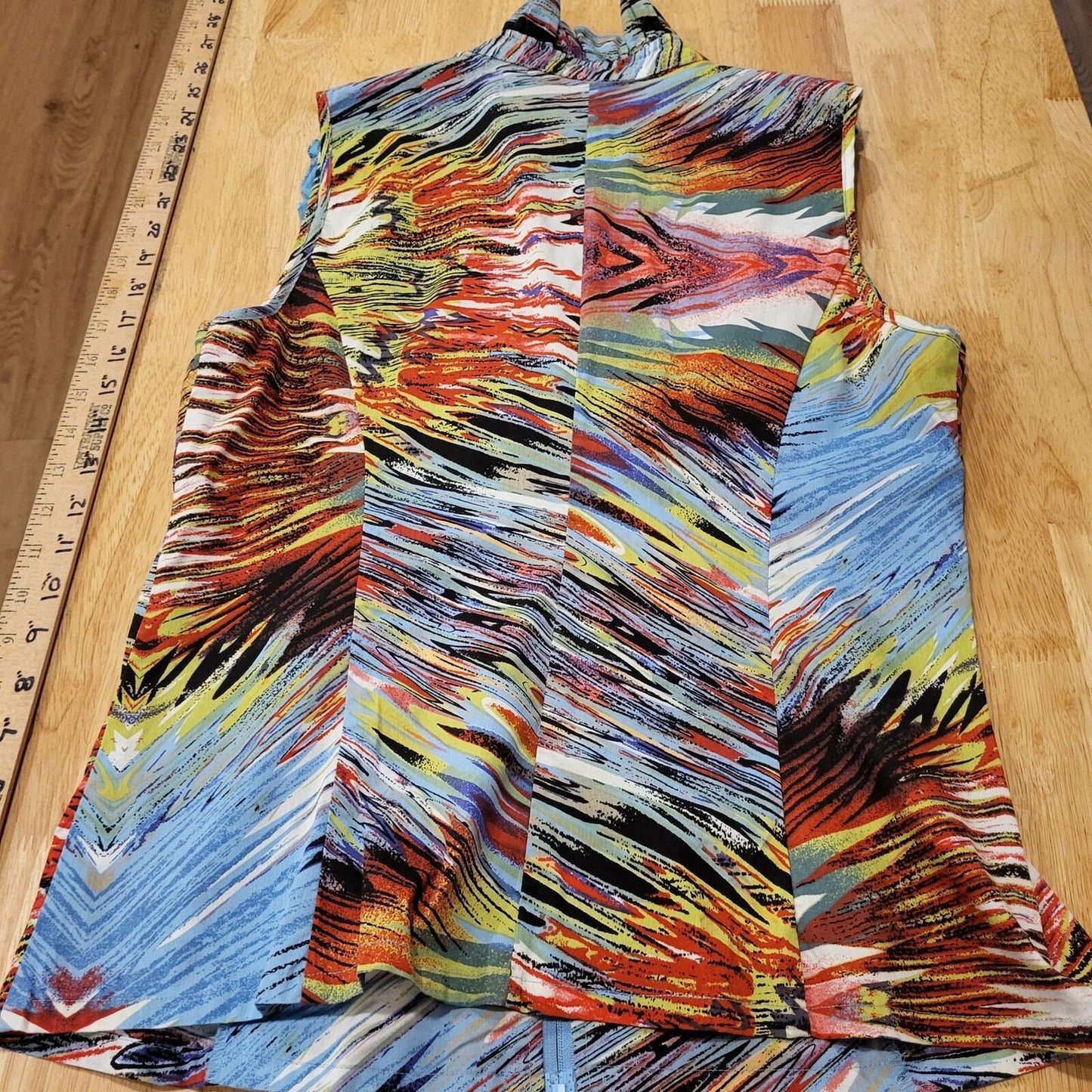 DS by Debbie Shuchat Sleeveless Zip Front Ruffle Collar Colorful Abstract Top 8