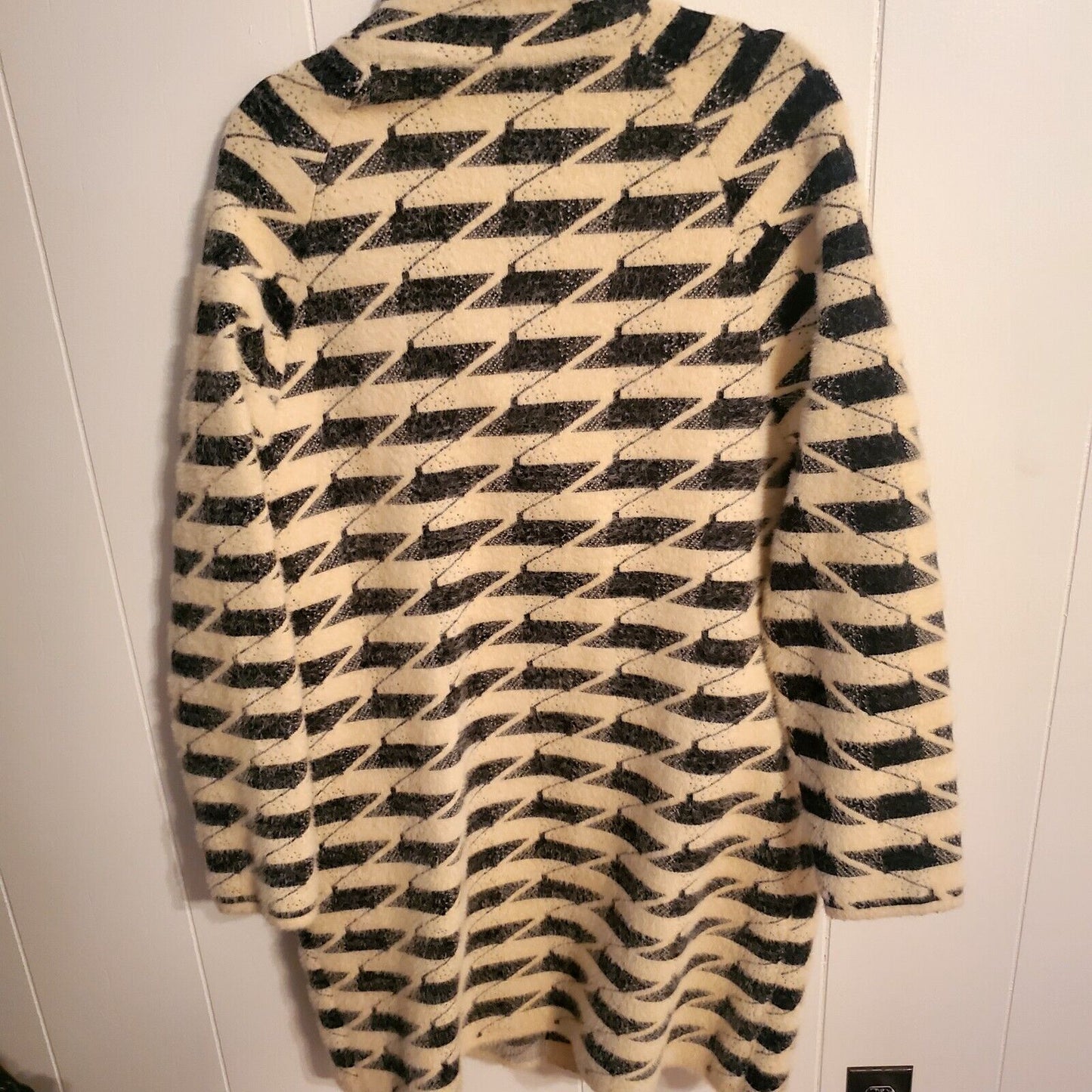 Cliche Black and Cream Houndstooth Button Front Mid Collar Wool Blend Cardigan