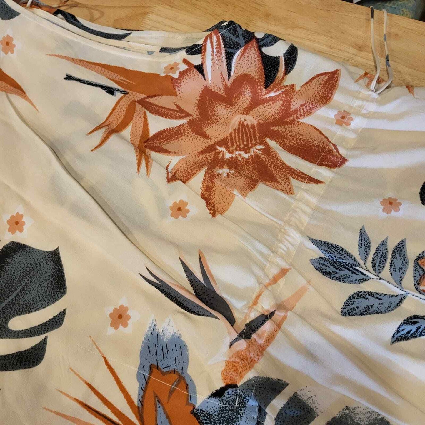 Flowey oversized fit Women's Botanical Blouse VNECK tie