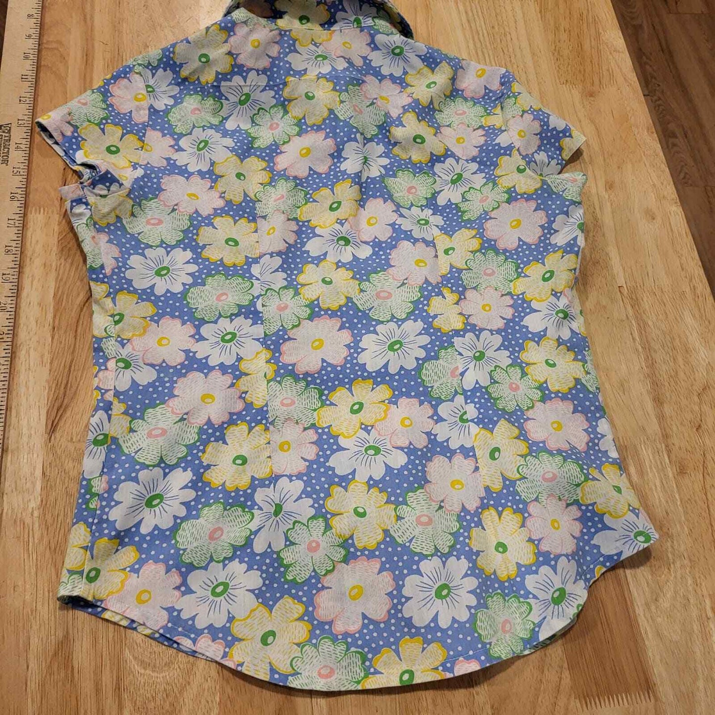 Vintage floral blue background Peter Pan collar button front top