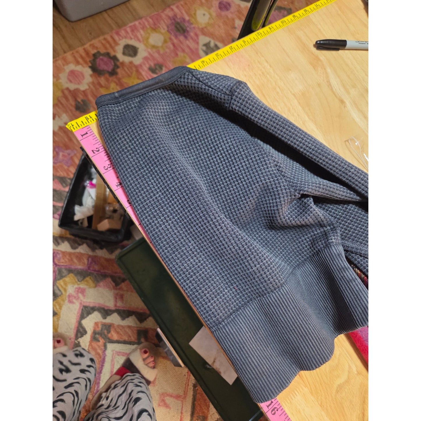 Gray waffle compression long sleeve cropped henley women's snap small thumb hole