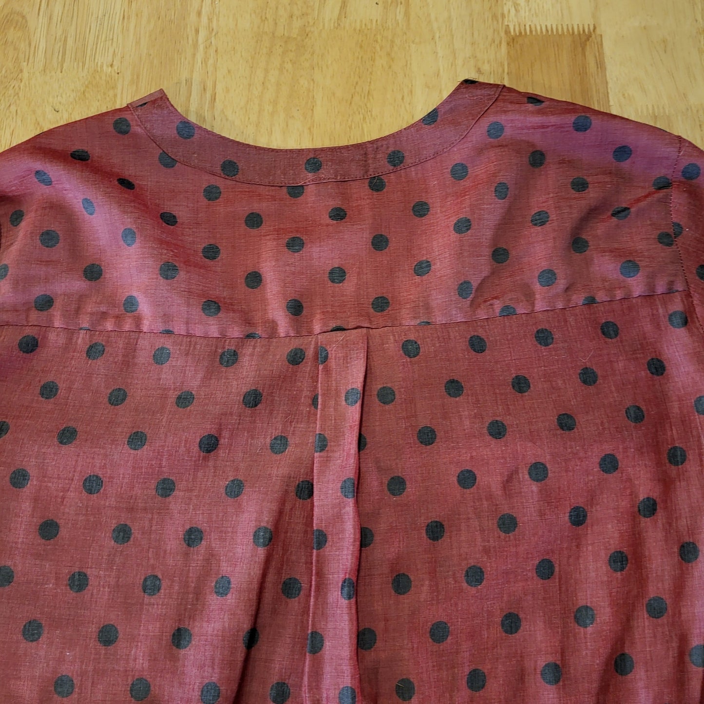 Express Medium Red & Black Polkadot Blouse Lightweight V-neck Pockets 18" p2p