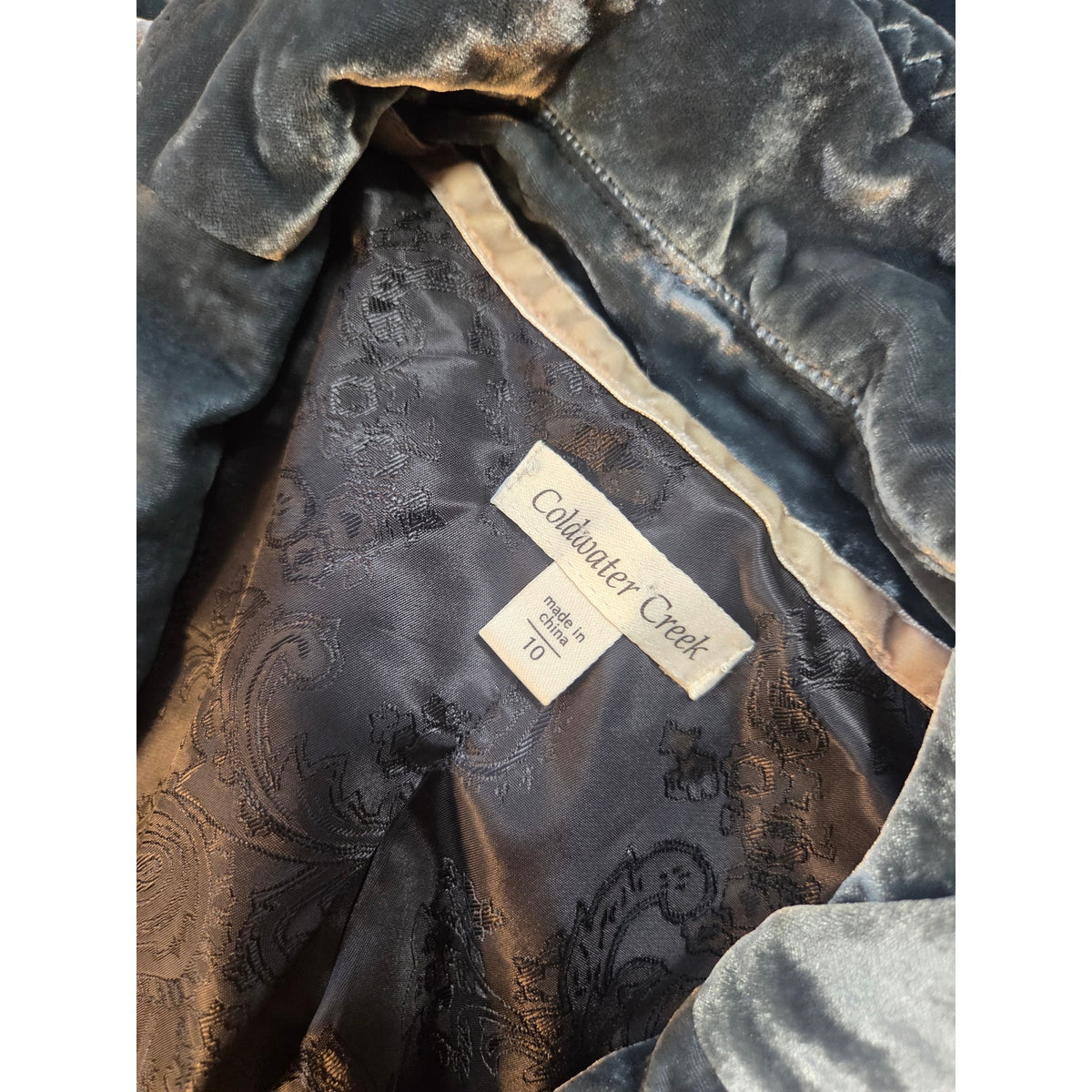 Coldwater Creek size 10 100% silk blue velvet beautiful long knee length coat