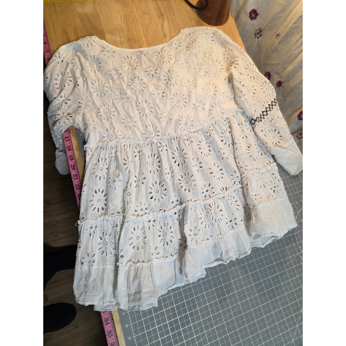 Fashion Fuse White Eyeletted Cotton Tiered Bell Sleeve Dress Blue Trim Large