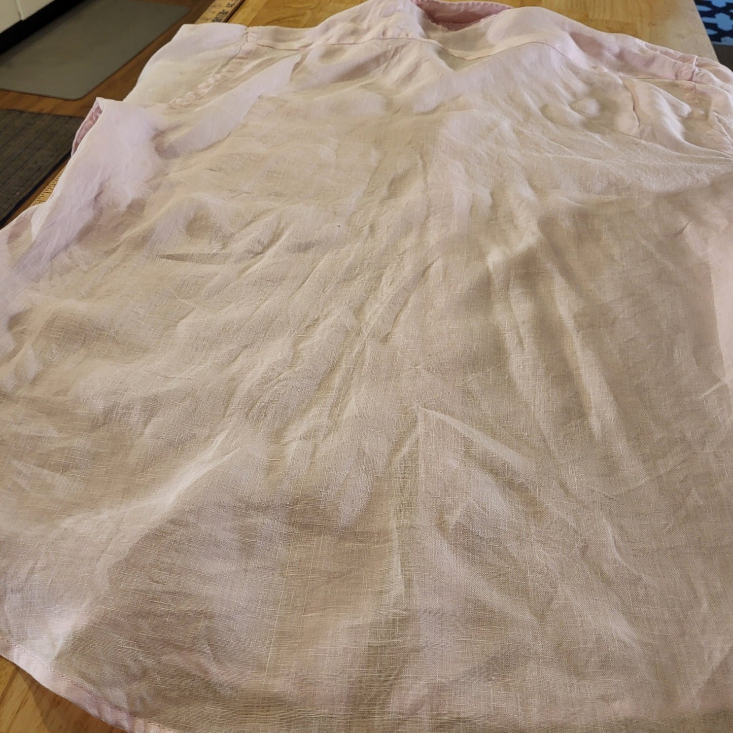 Saks Fifth Avenue Pastel Pink 100% Linen Collar Button Down (see small hole) XL