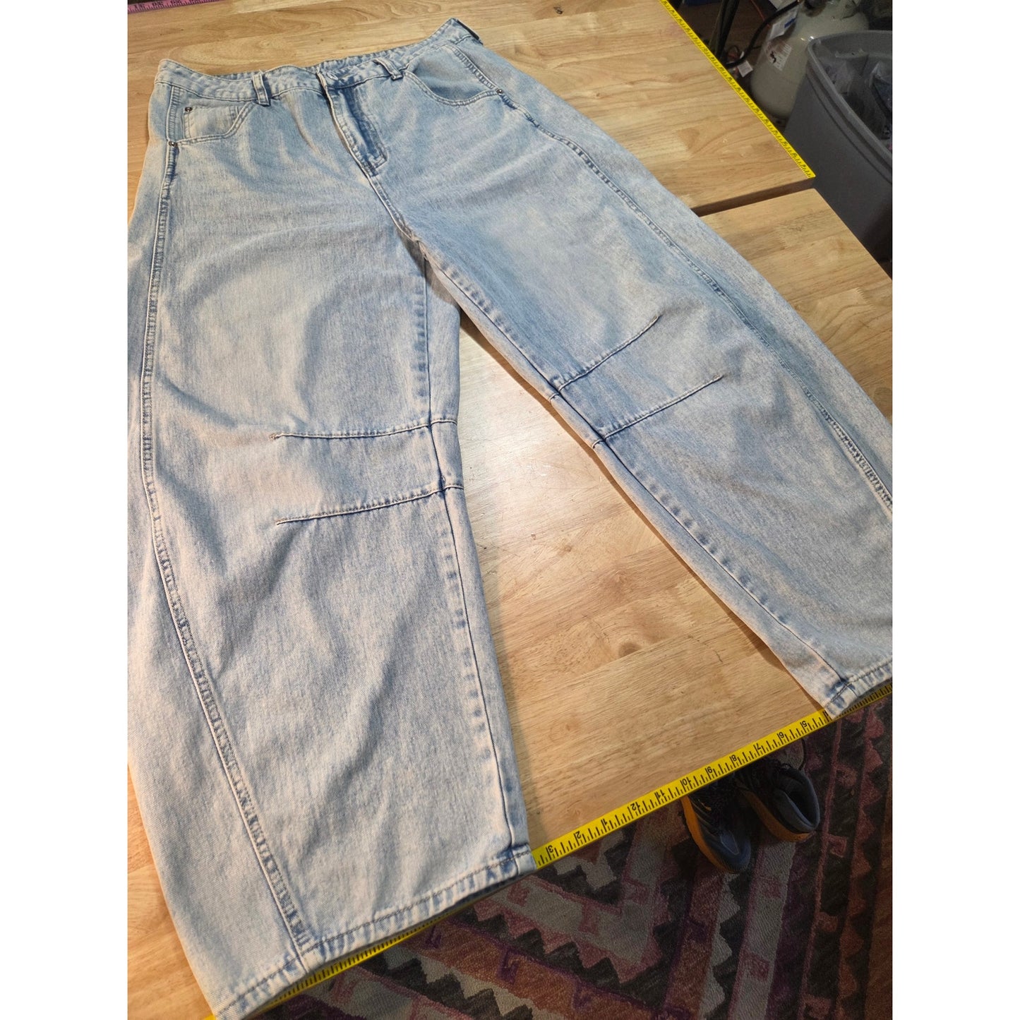 Light acid washed barrel jeans 36-in waist