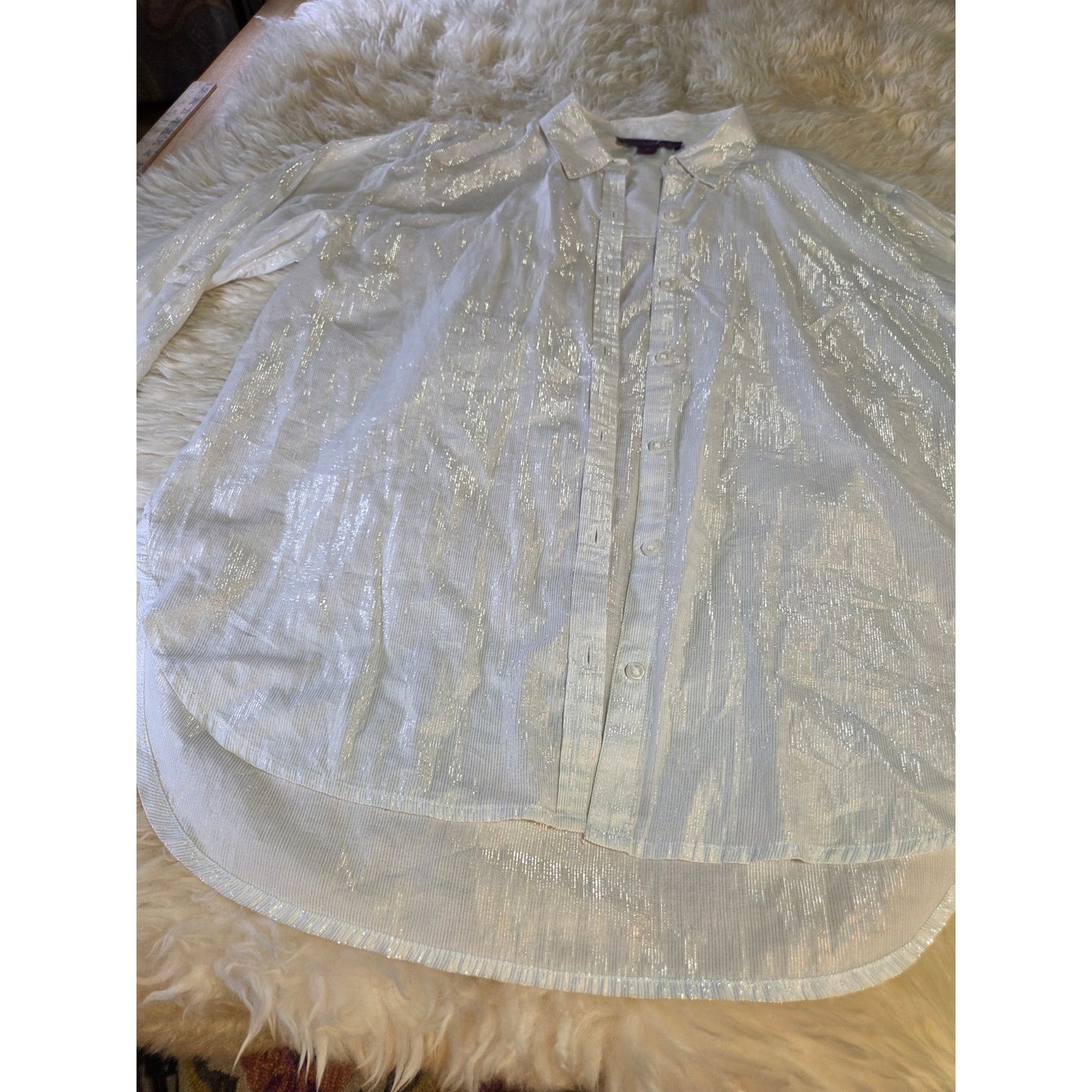 Gloria Vanderbilt White long sleeve collared button down silver metallic Medium