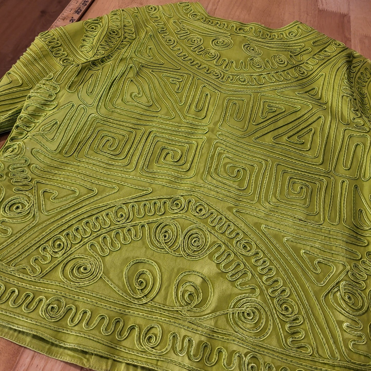 Joni B. Vintage Green Piped Button Front Long Sleeve Embellished 19" P2P