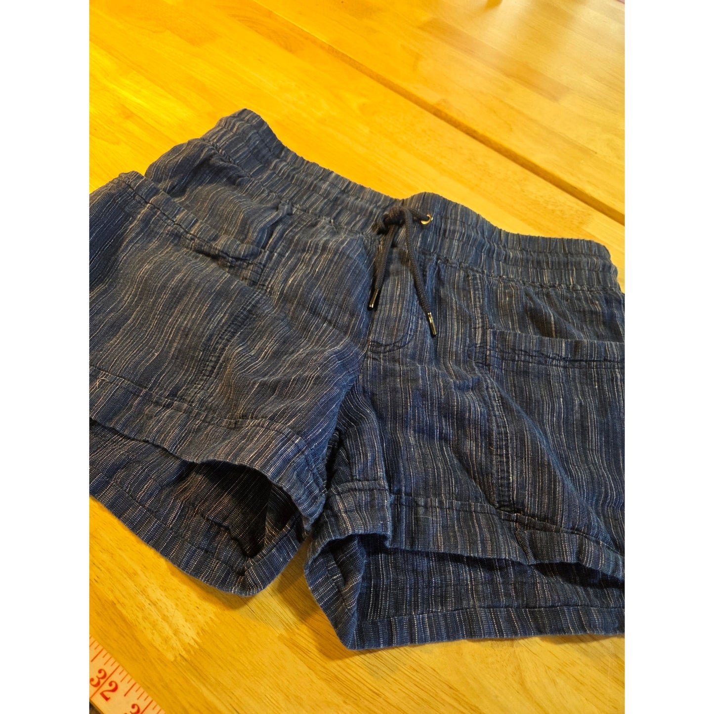 Athleta Navy blue textured stripe elastic waist athletic shorts pockets tie sz10