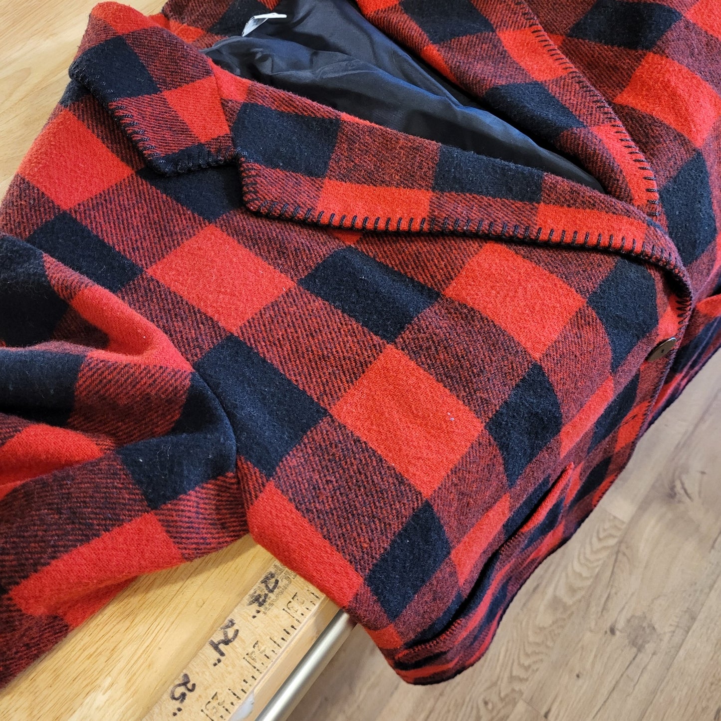 Red buffalo plaid wool felt Blazer blanket stitch Edge vintage pockets 23" p2p