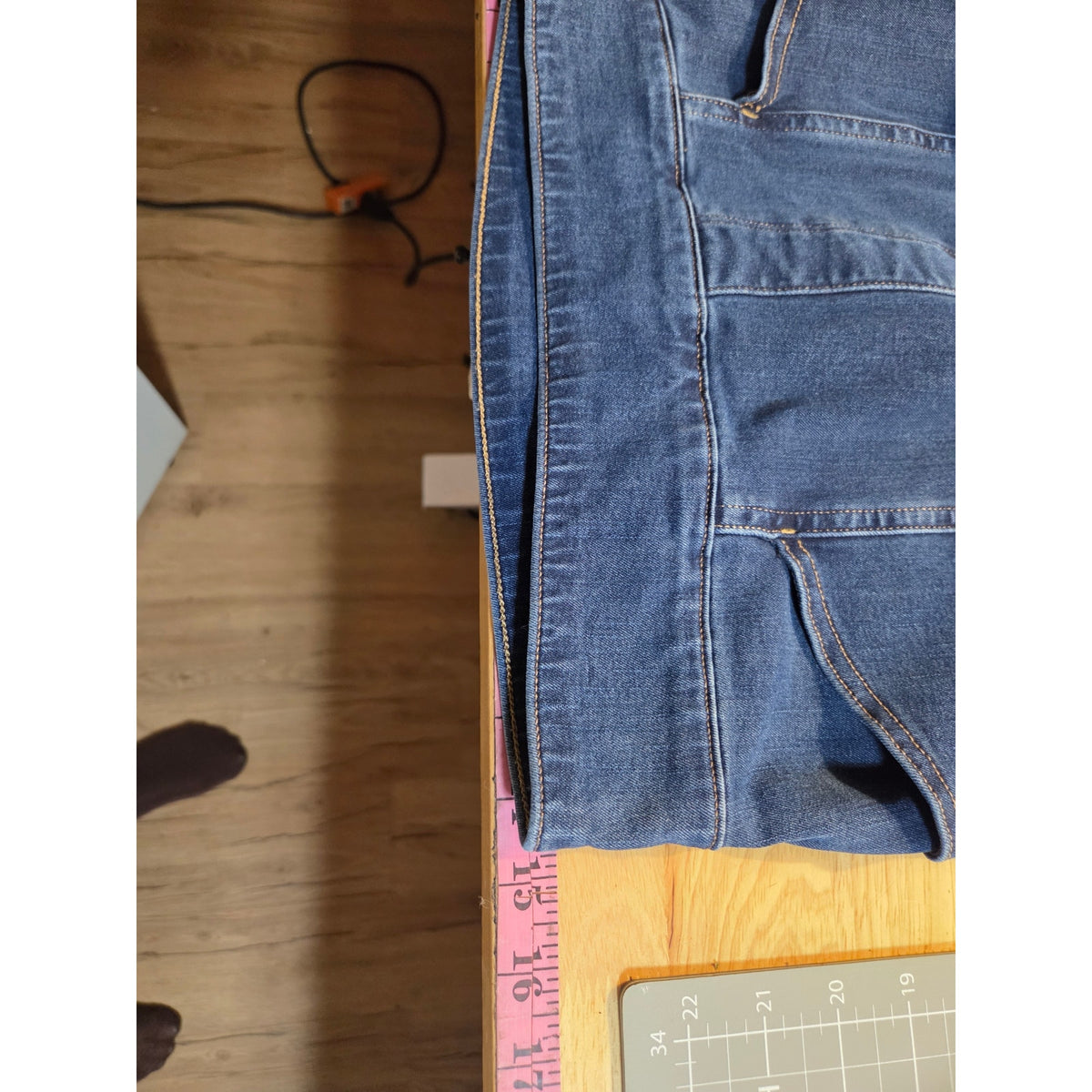 Duluth Trading Company skinny jeans gusseted same detail down the leg size 6