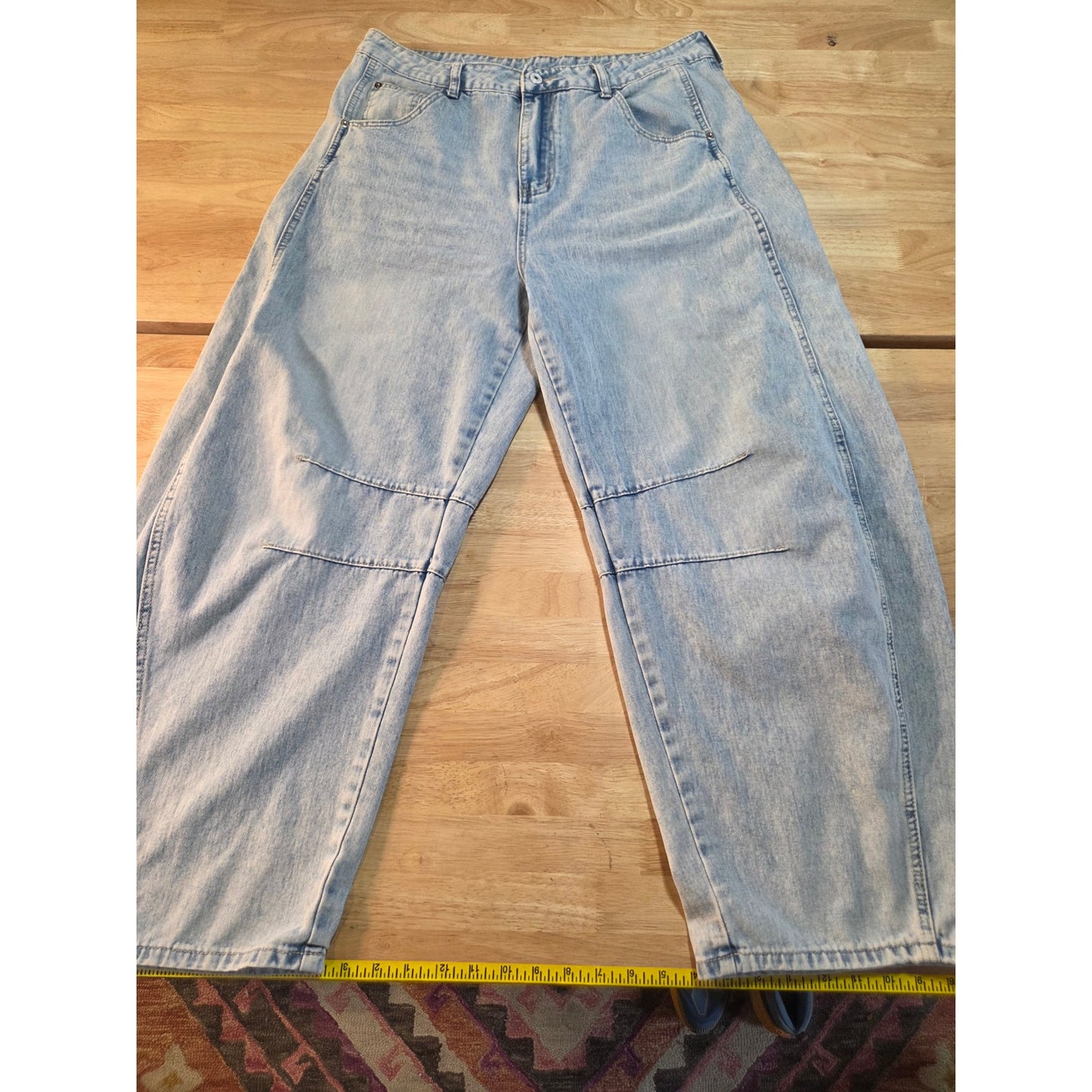Light acid washed barrel jeans 36-in waist