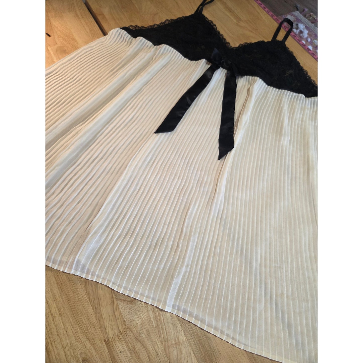 Amoureuse 5x Plus Size Teddy Nightgown Cream Pleated Black lace adjustable strap