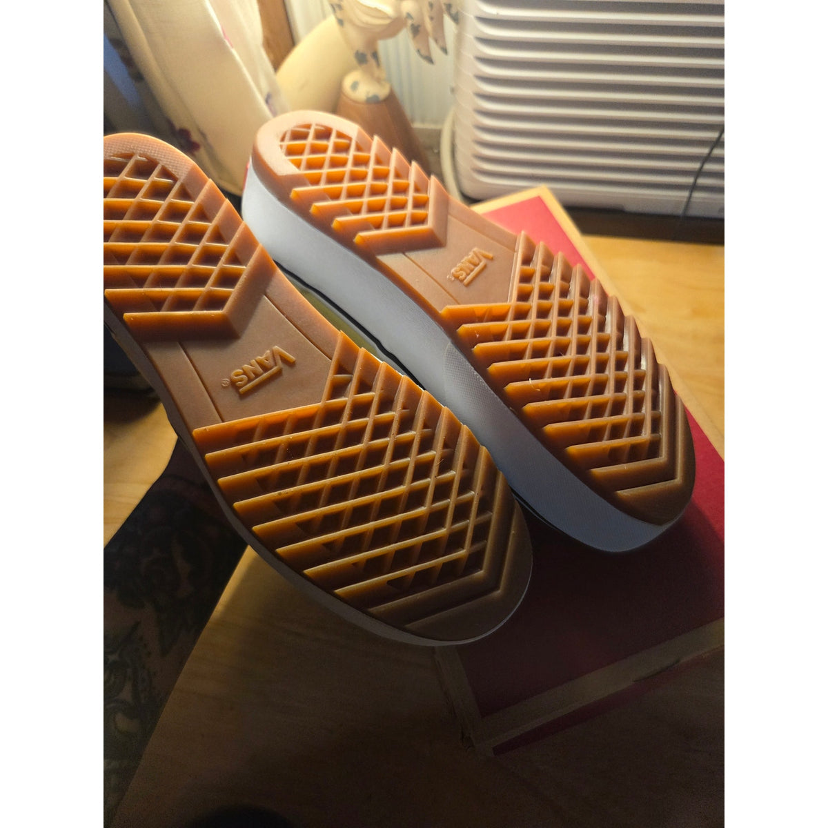New inbox yellow platform slide on Canvas Vans butter yellow size 9 and 1/2