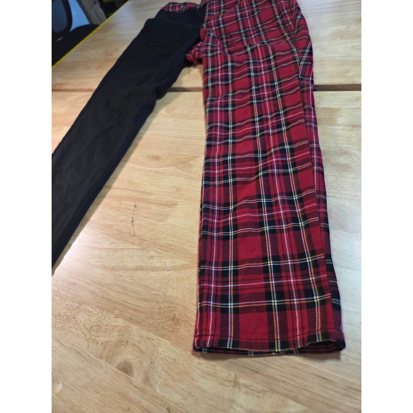 Hot Topic size small red flag contrast leg black skinny pants elastic waist