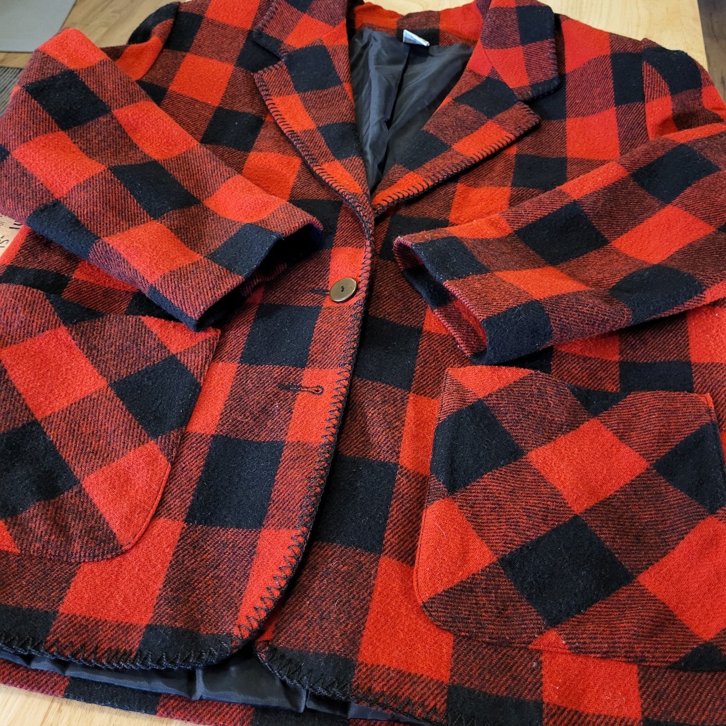 Red buffalo plaid wool felt Blazer blanket stitch Edge vintage pockets 23" p2p