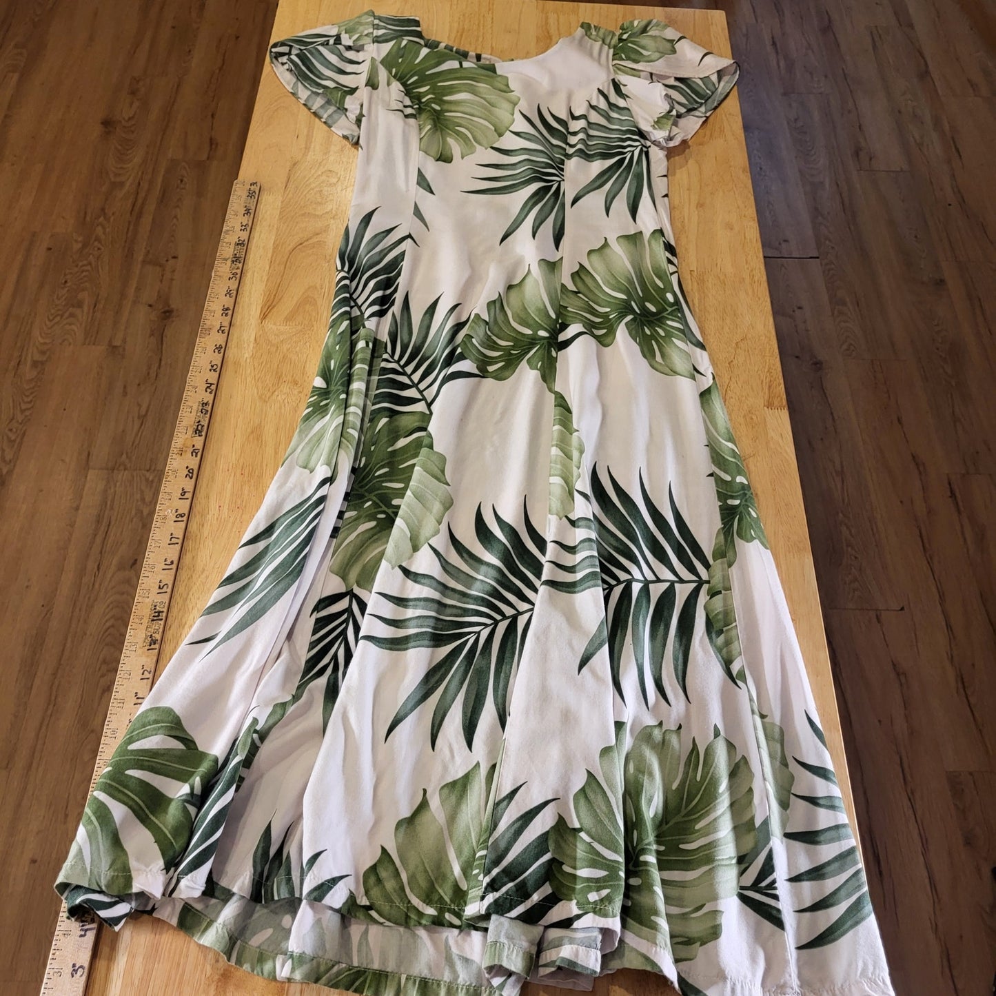 Hilo Hattie Vintage Made In Hawaii Rayon Botanical Print 17" P2P Medium