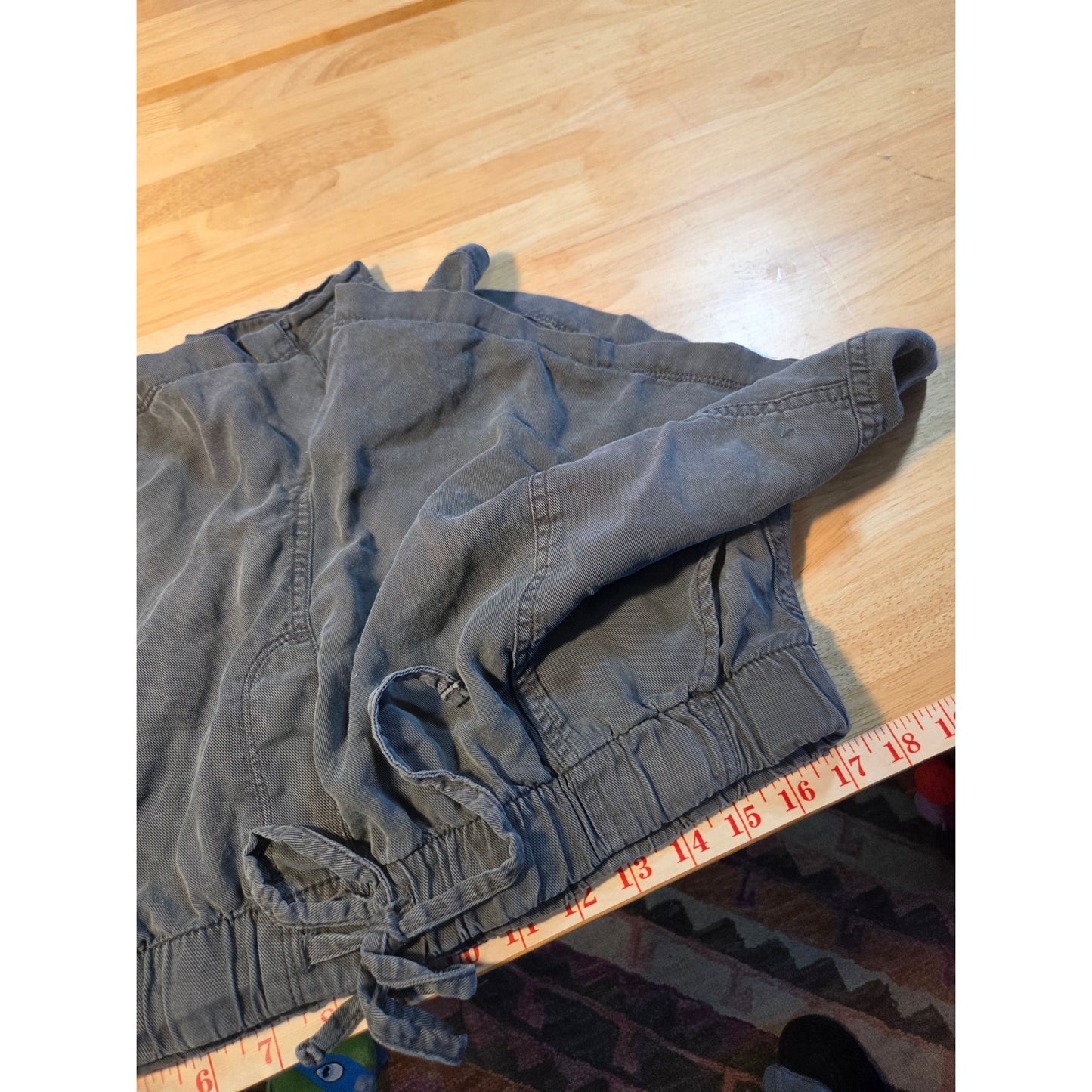 Gap size extra large gray soft flowy elastic waist tie front shorts pockets