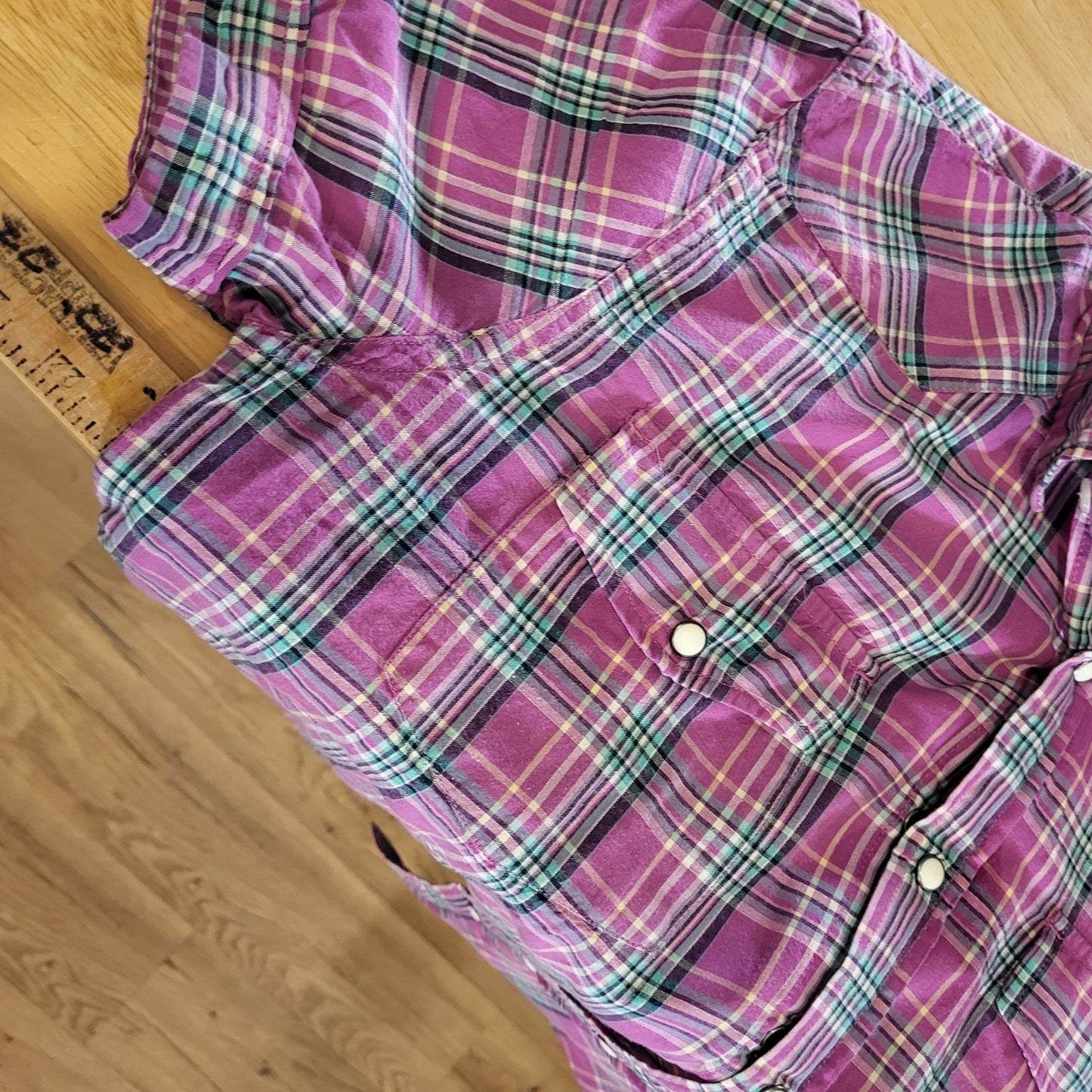 Express Purple Tartan Plaid Short Sleeve Pearl Snap Collared Button Down M