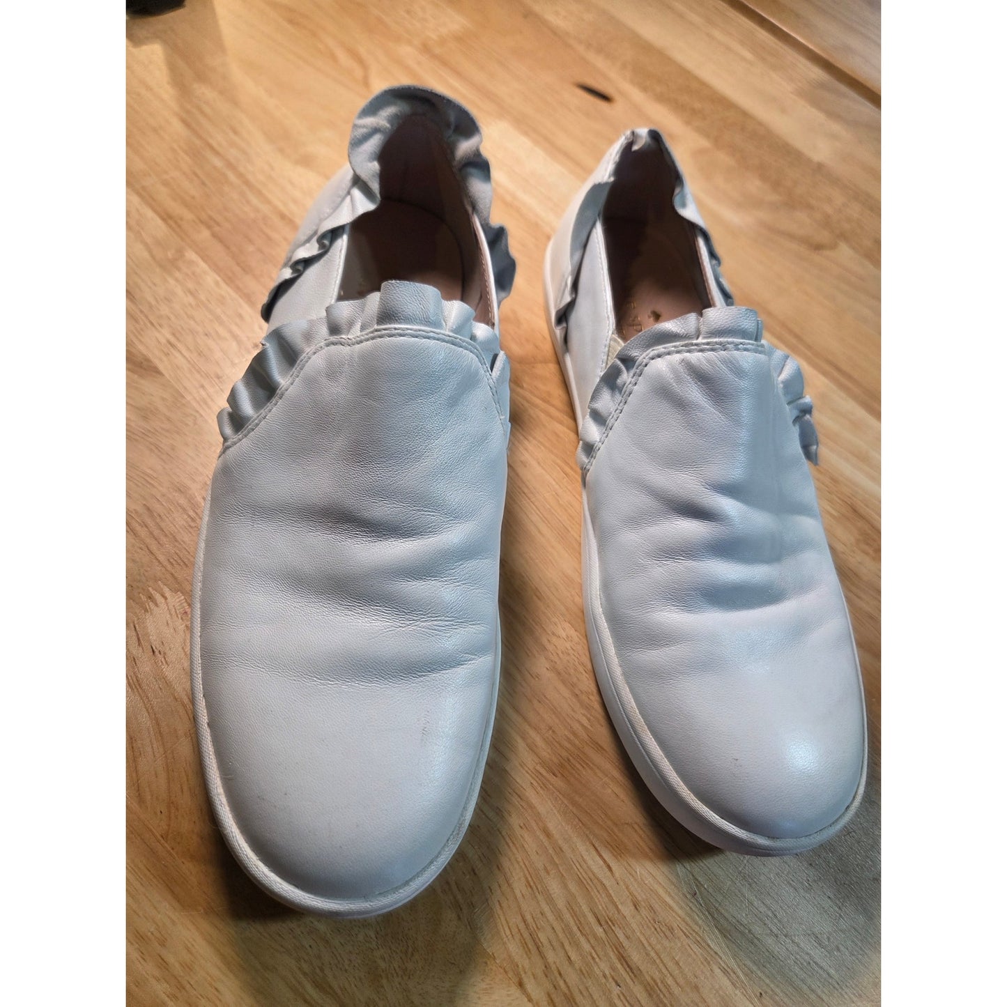 Kate Spade White Leather 7.5 Ruffle Slide on Sneaker