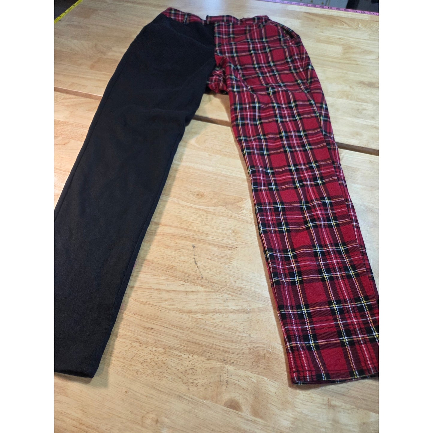 Hot Topic size small red flag contrast leg black skinny pants elastic waist
