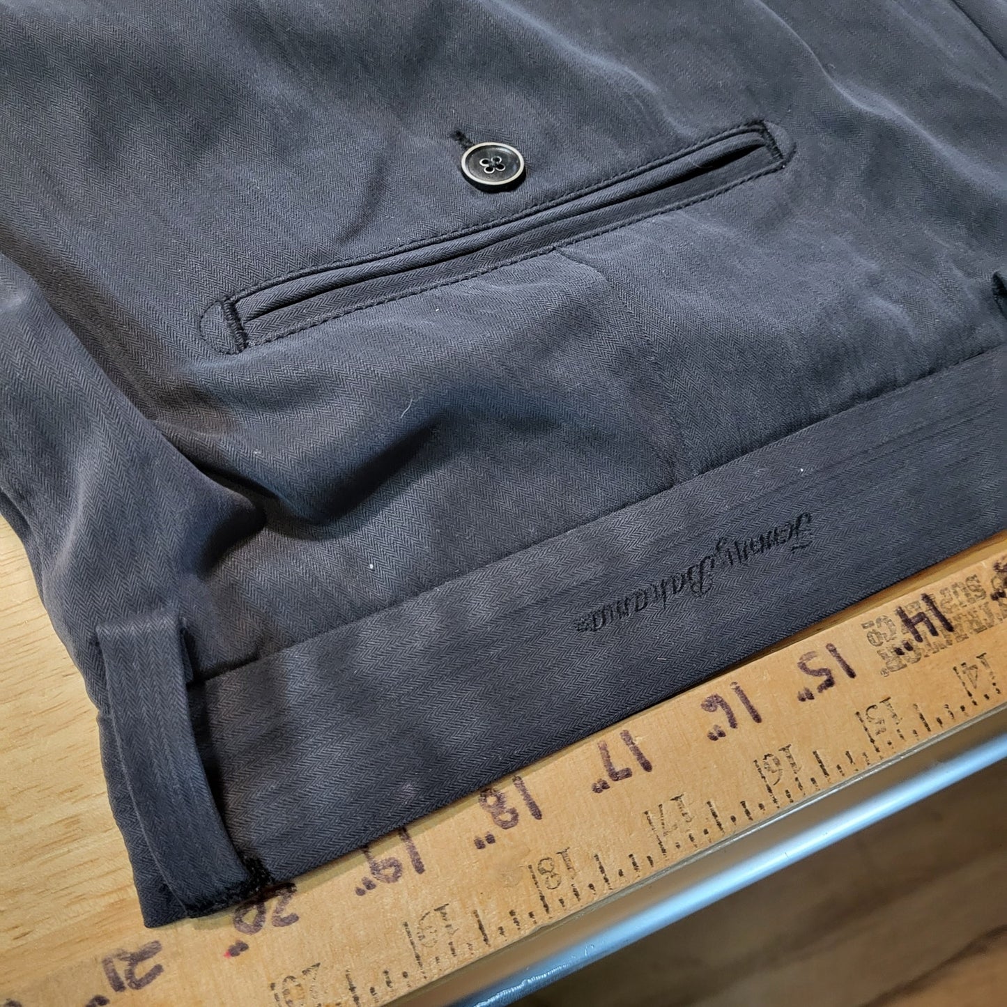 Tommy Bahama Black 100% Silk Pleated Front Shorts size 40 Beach Summer