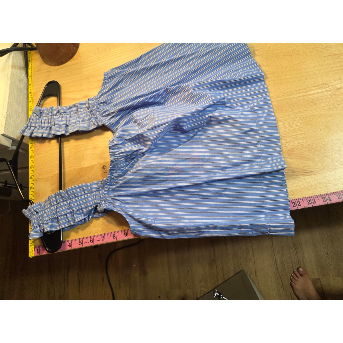 On 34th blue striped off shoulder tank top extra small