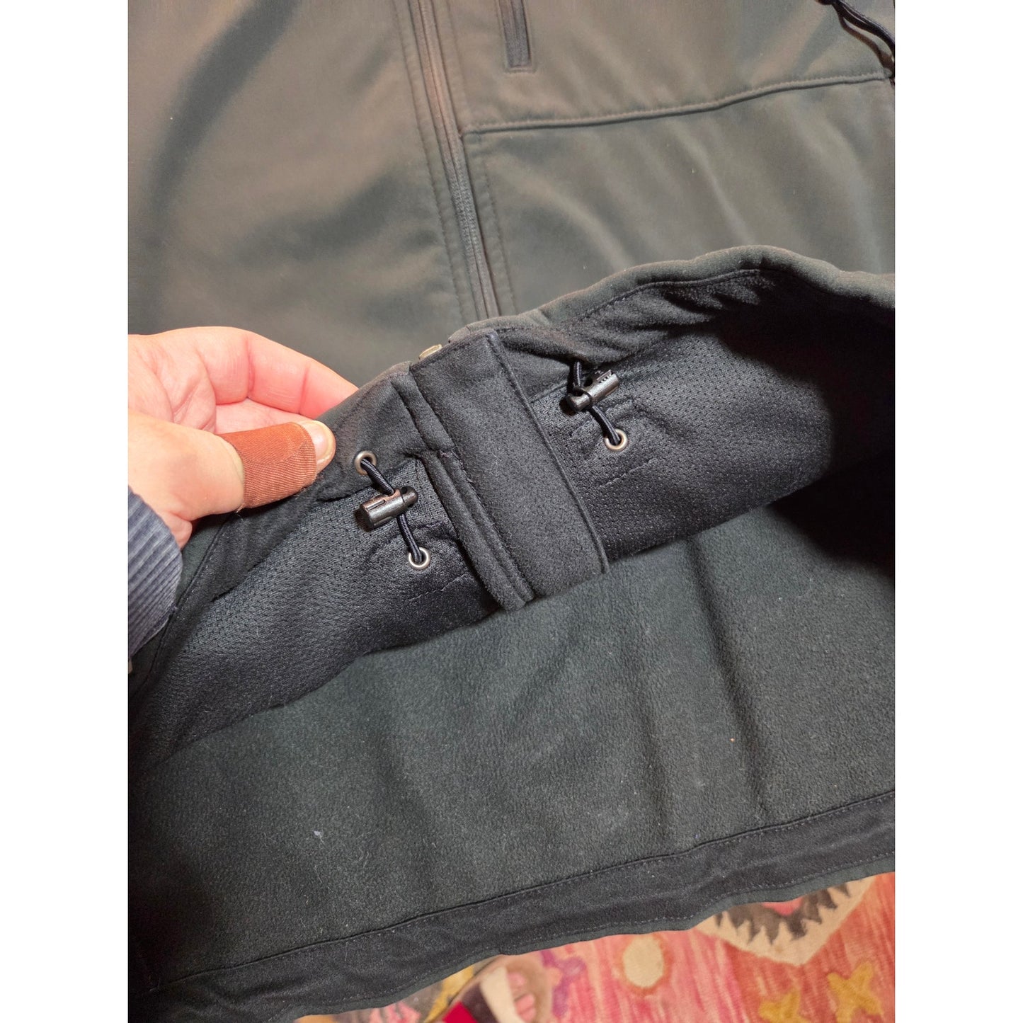 Black North Face jackets missing straps on sleeves but good condition LRG