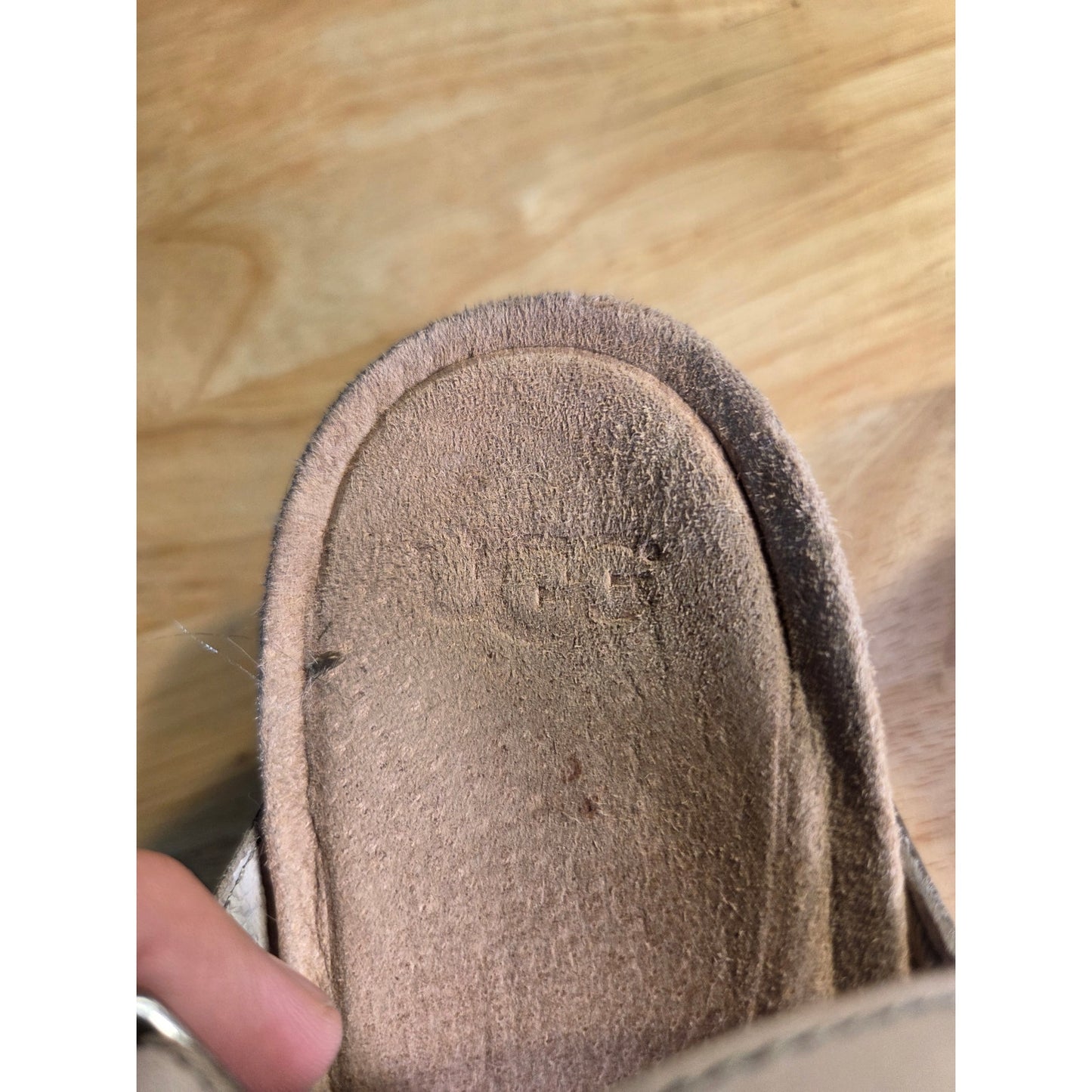 Ugg Beige Ultrasuede Strappy Wedge Sandel Buckle Stretch Size 9 rubber sole