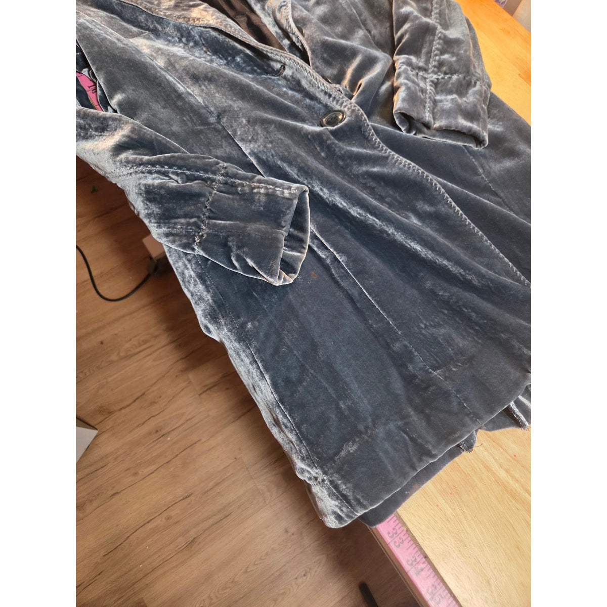 Coldwater Creek size 10 100% silk blue velvet beautiful long knee length coat