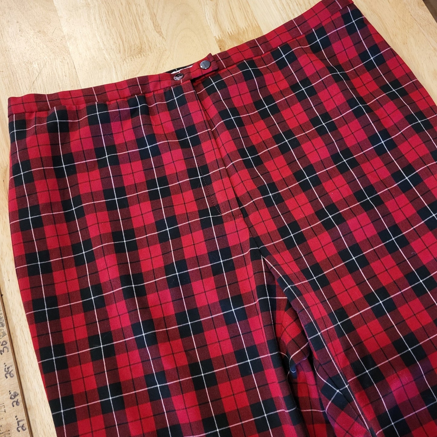 Jones New York Sport Stretch 14 Red Plaid Tartan Cigarette Pants
