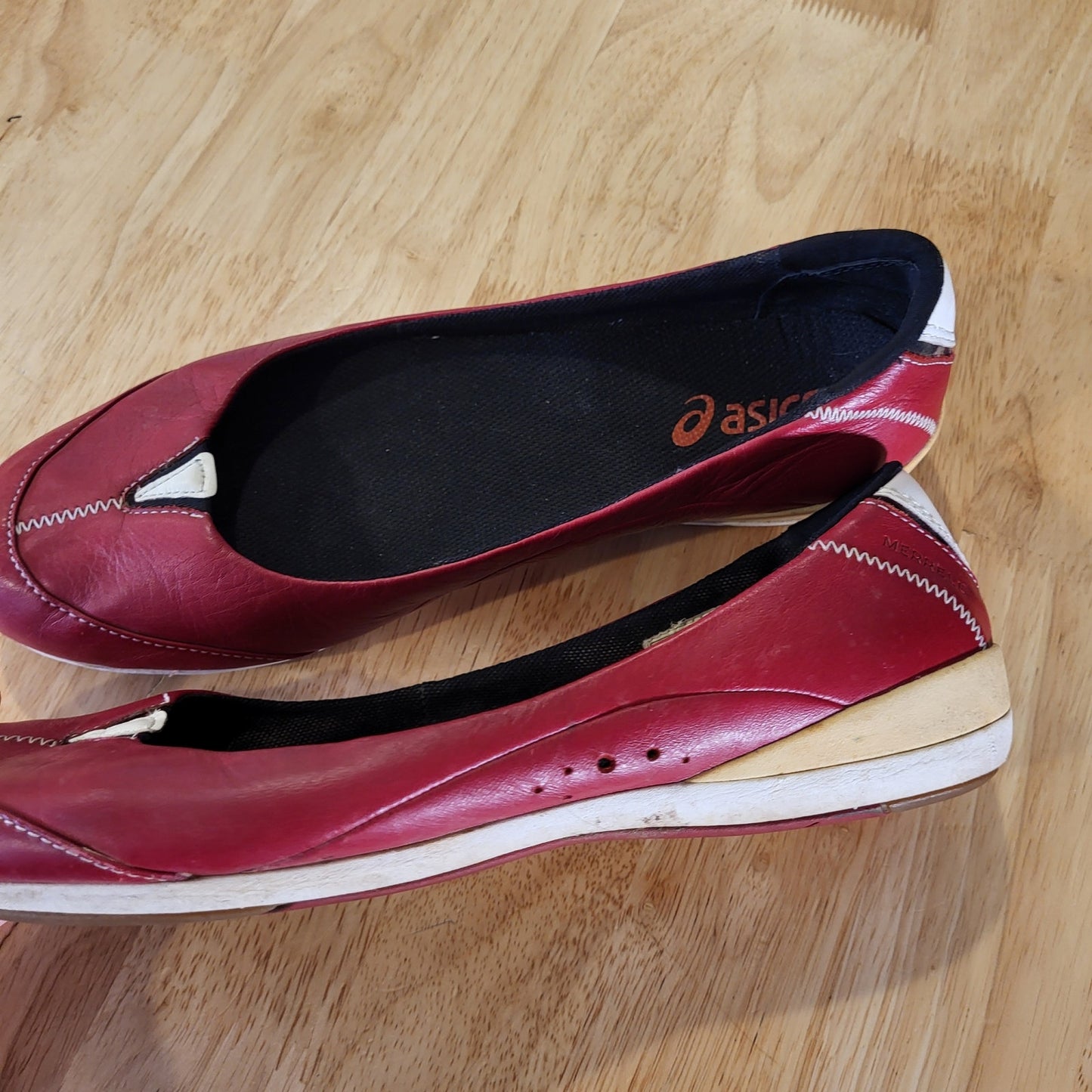 Merrill red size 10 slide on Flats leather white detail Rubber Sole insert