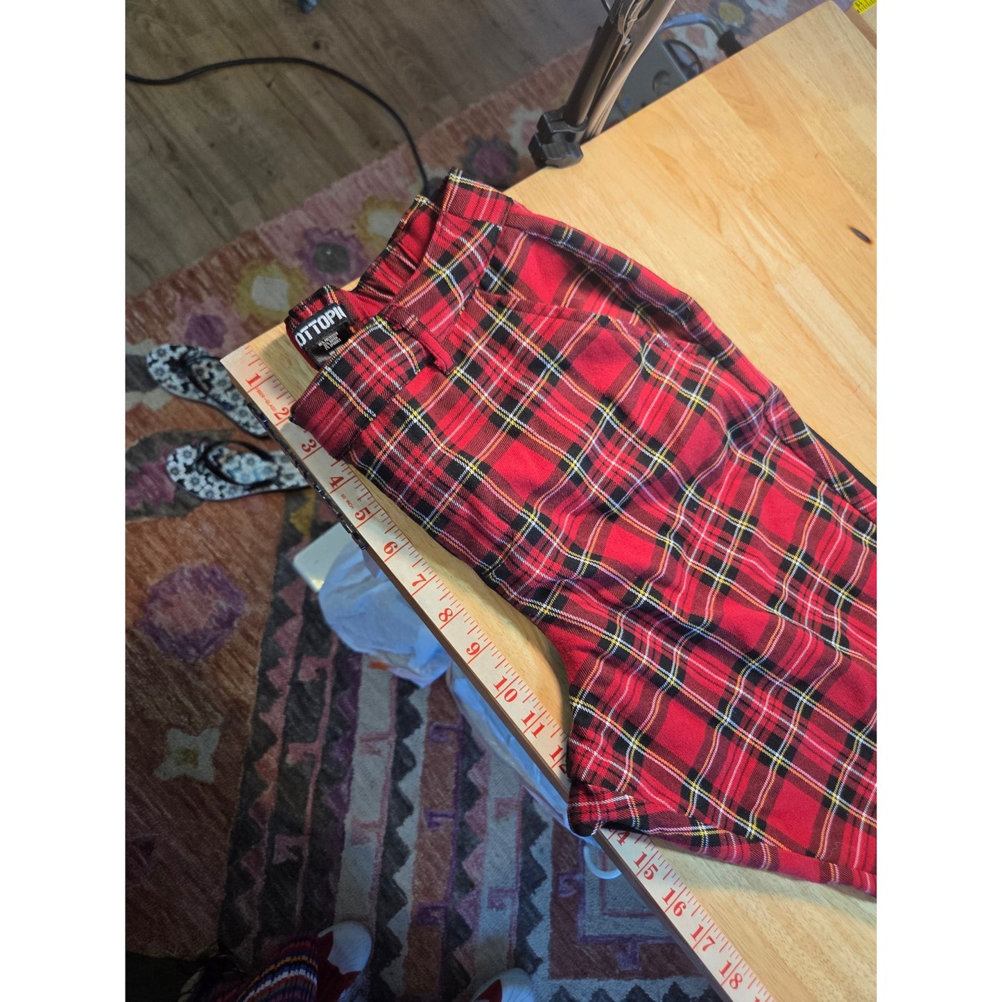 Hot Topic size small red flag contrast leg black skinny pants elastic waist