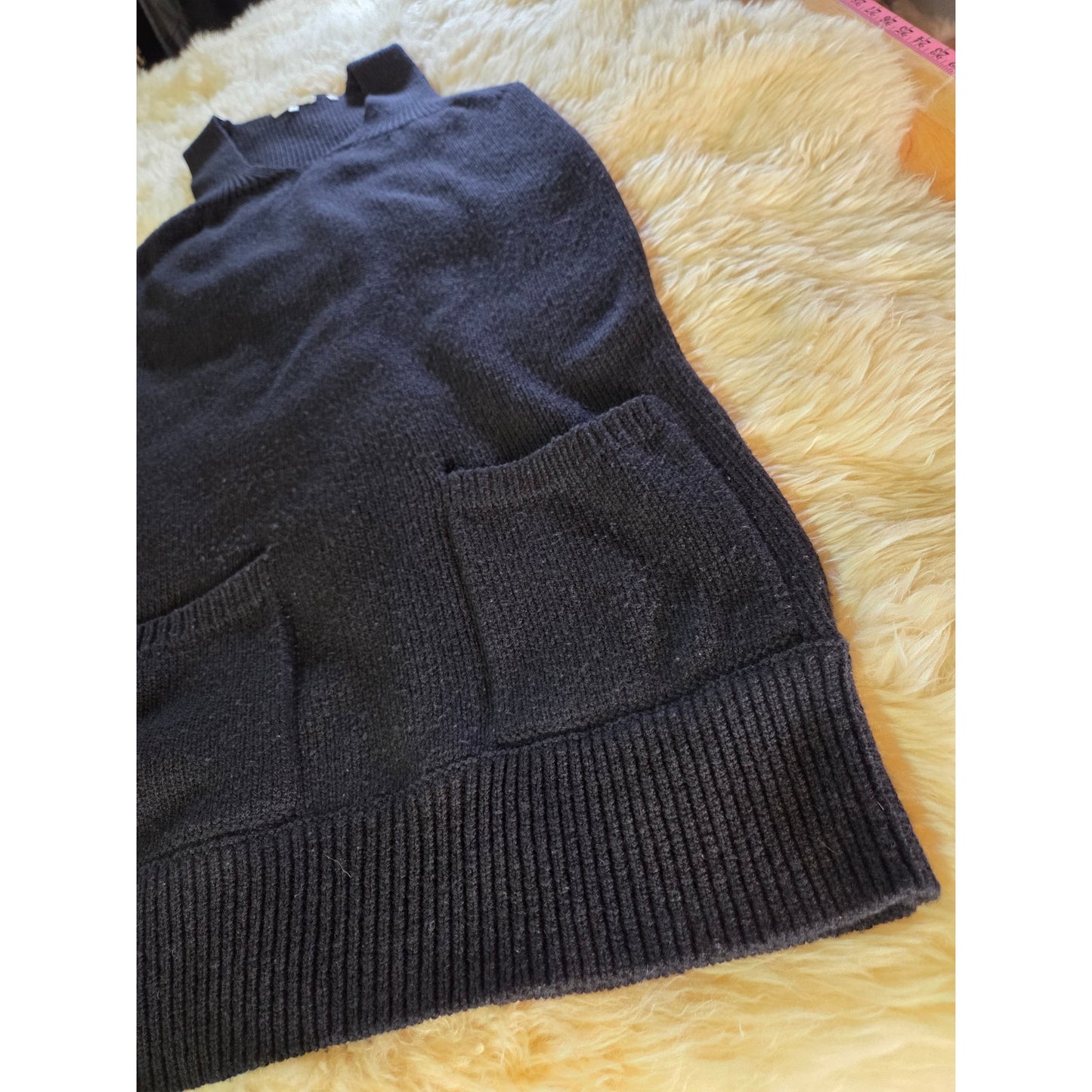 Vince black sweater knit tank dress pocket front Size Small Mini V-neck