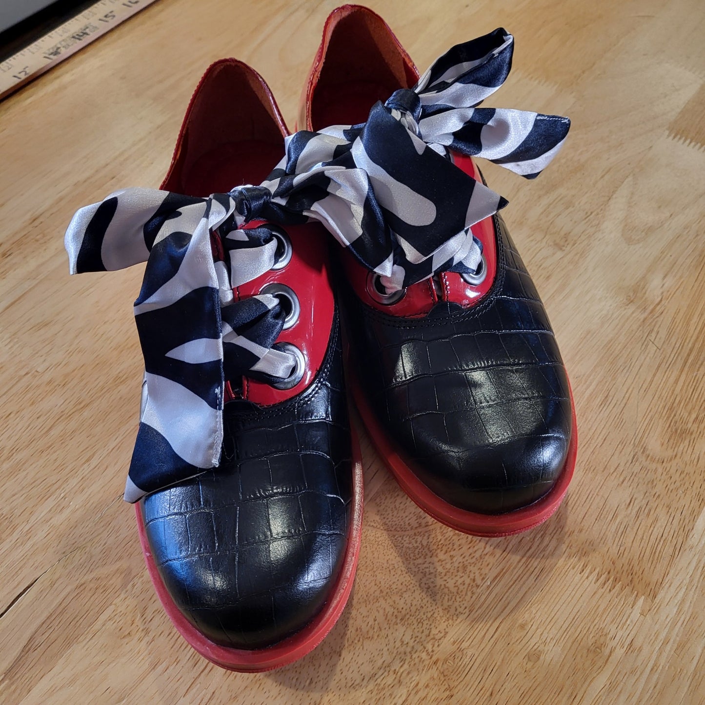 Girotti Italian Leather Black & Red Satin Striped Laces Size 40 9.5 US