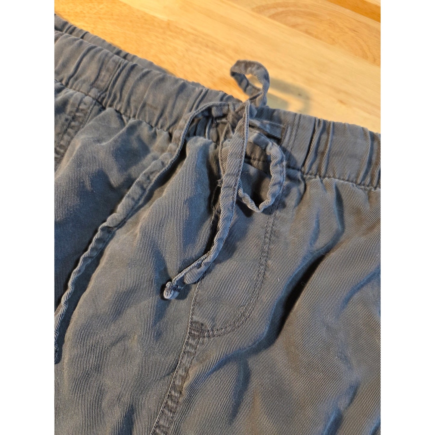 Gap size extra large gray soft flowy elastic waist tie front shorts pockets