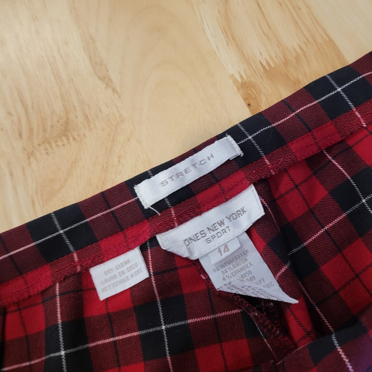 Jones New York Sport Stretch 14 Red Plaid Tartan Cigarette Pants