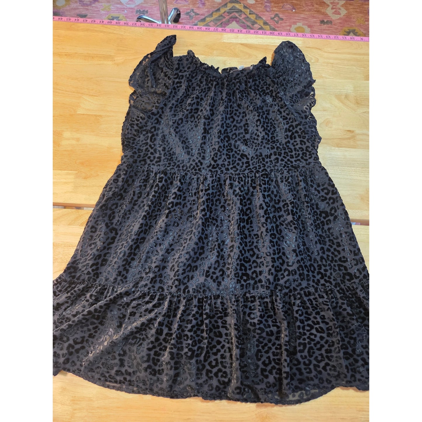 Ann Taylor Loft black burnout velvet leopard -tiered gathered cap sleeve mini Md