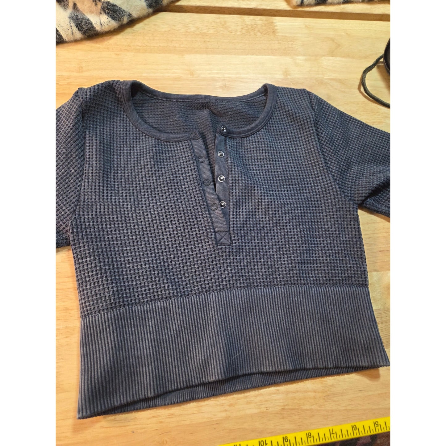 Gray waffle compression long sleeve cropped henley women's snap small thumb hole