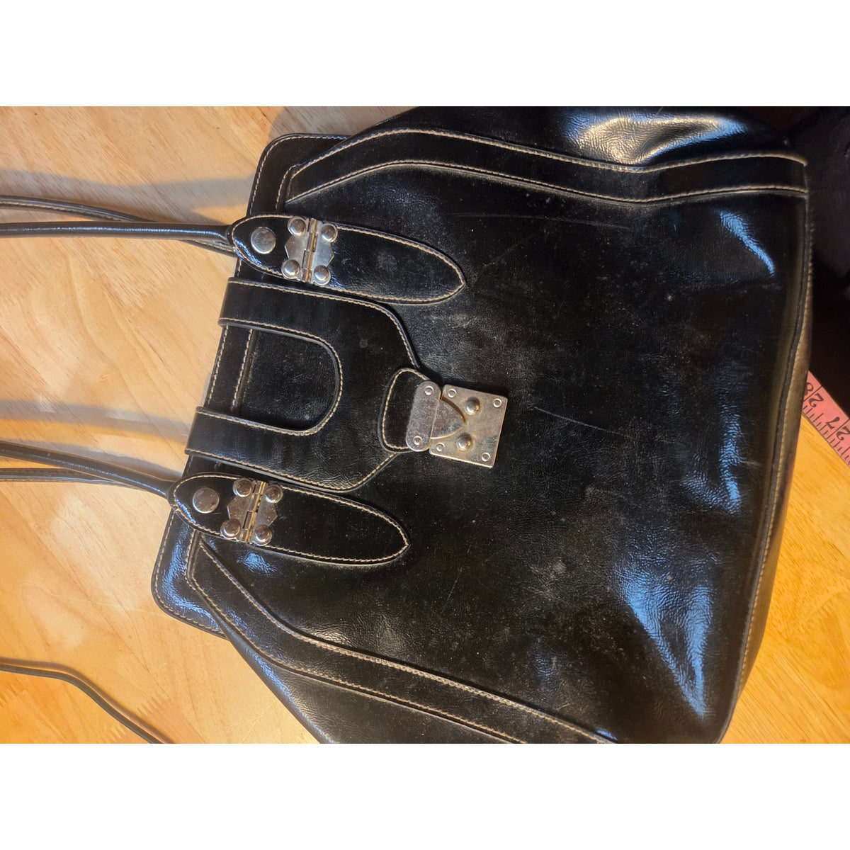 Vintage black purse silver class detail shoulder bag patent leather Style