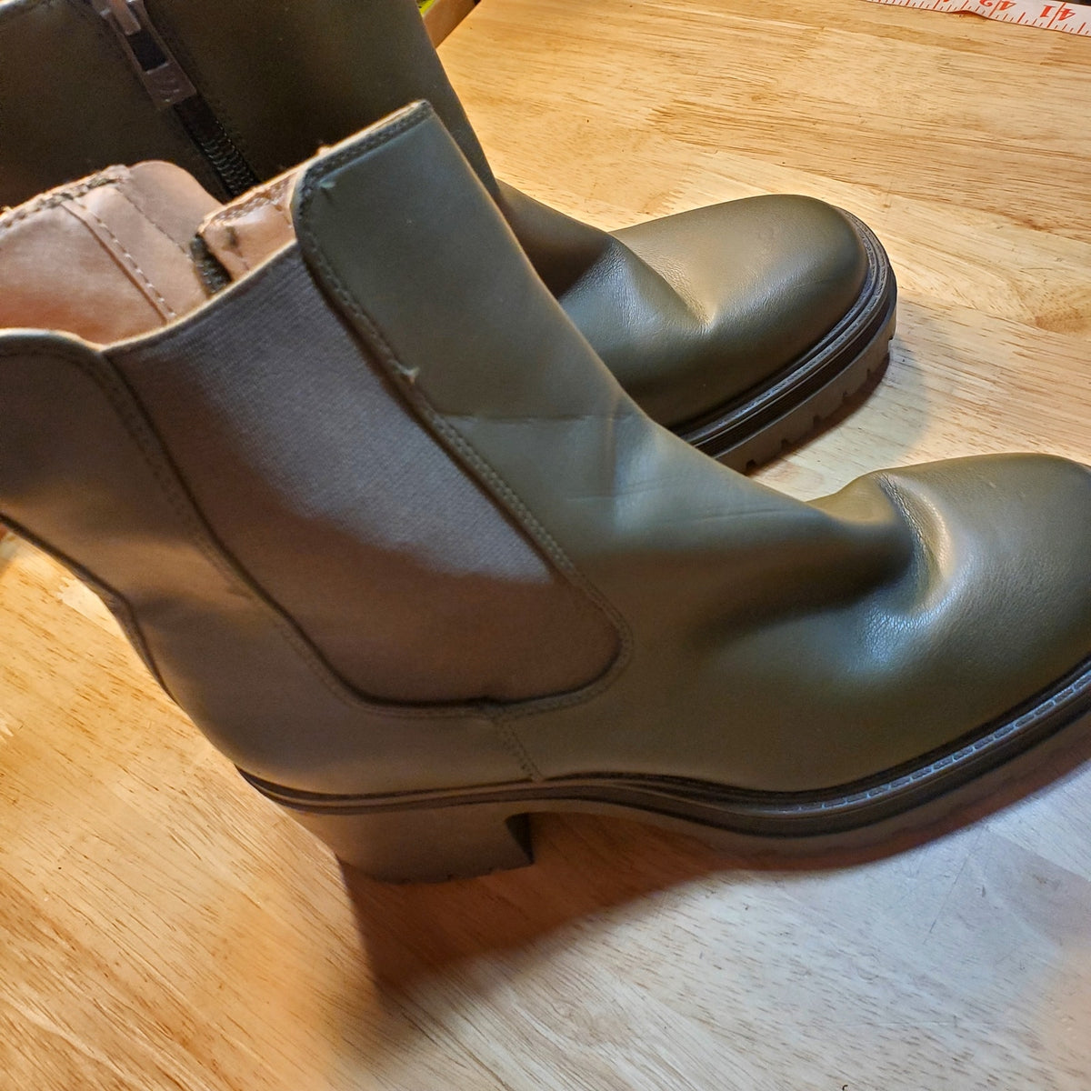 Sam & Libby Size 7.5 Green Side Zip Heeled Boots Elastic Ankle