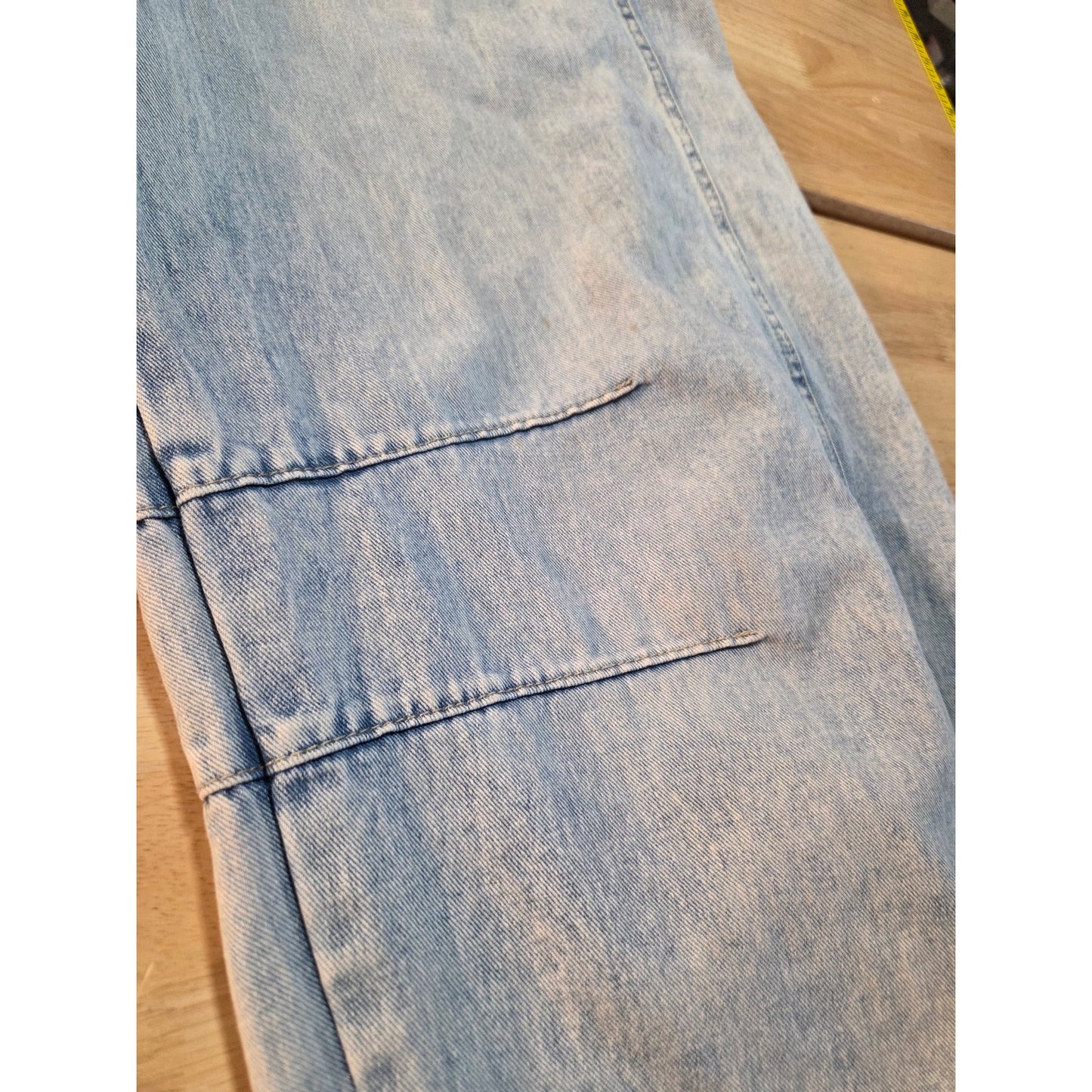 Light acid washed barrel jeans 36-in waist