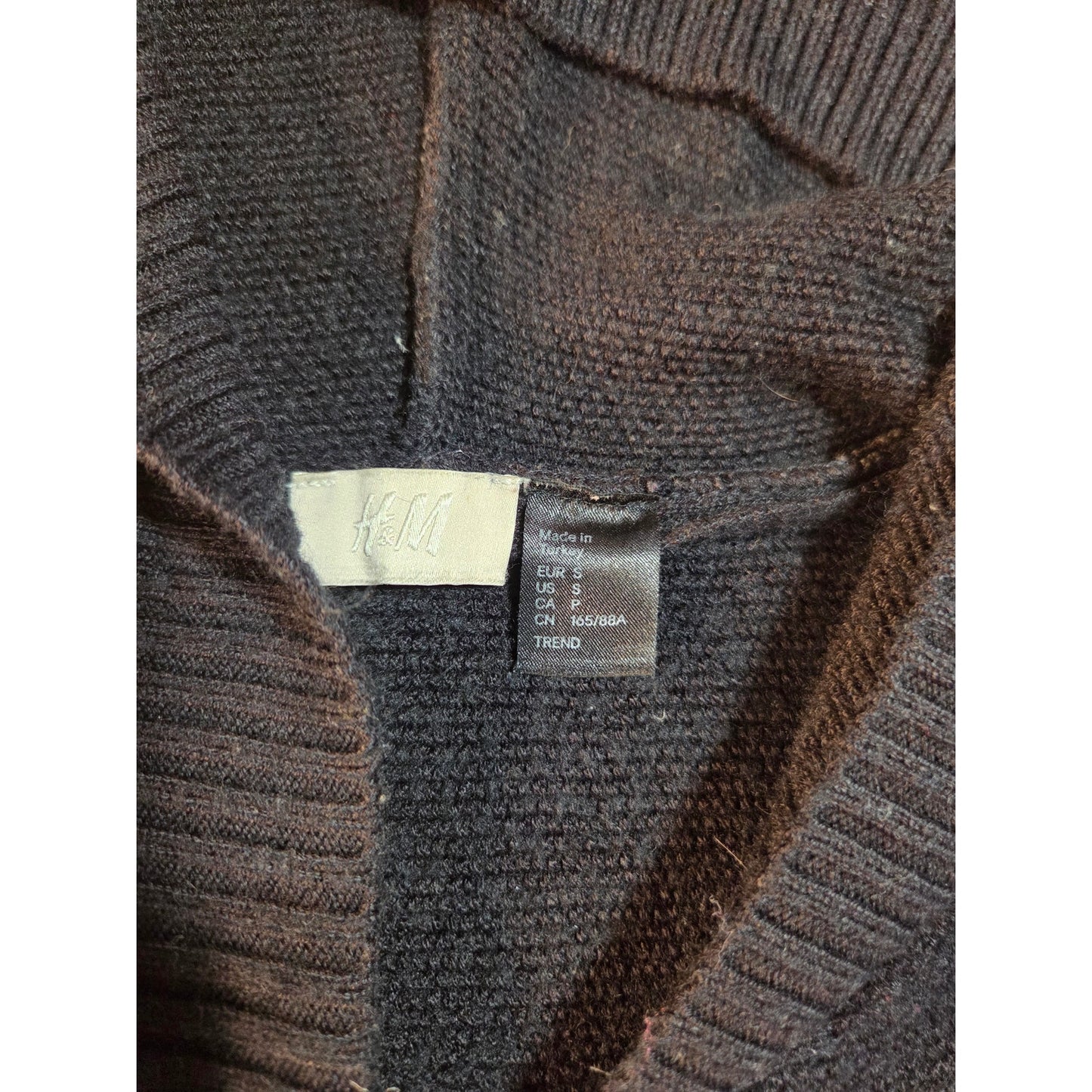 H&M Black close knit hooded Poncho zip front pockets  one size