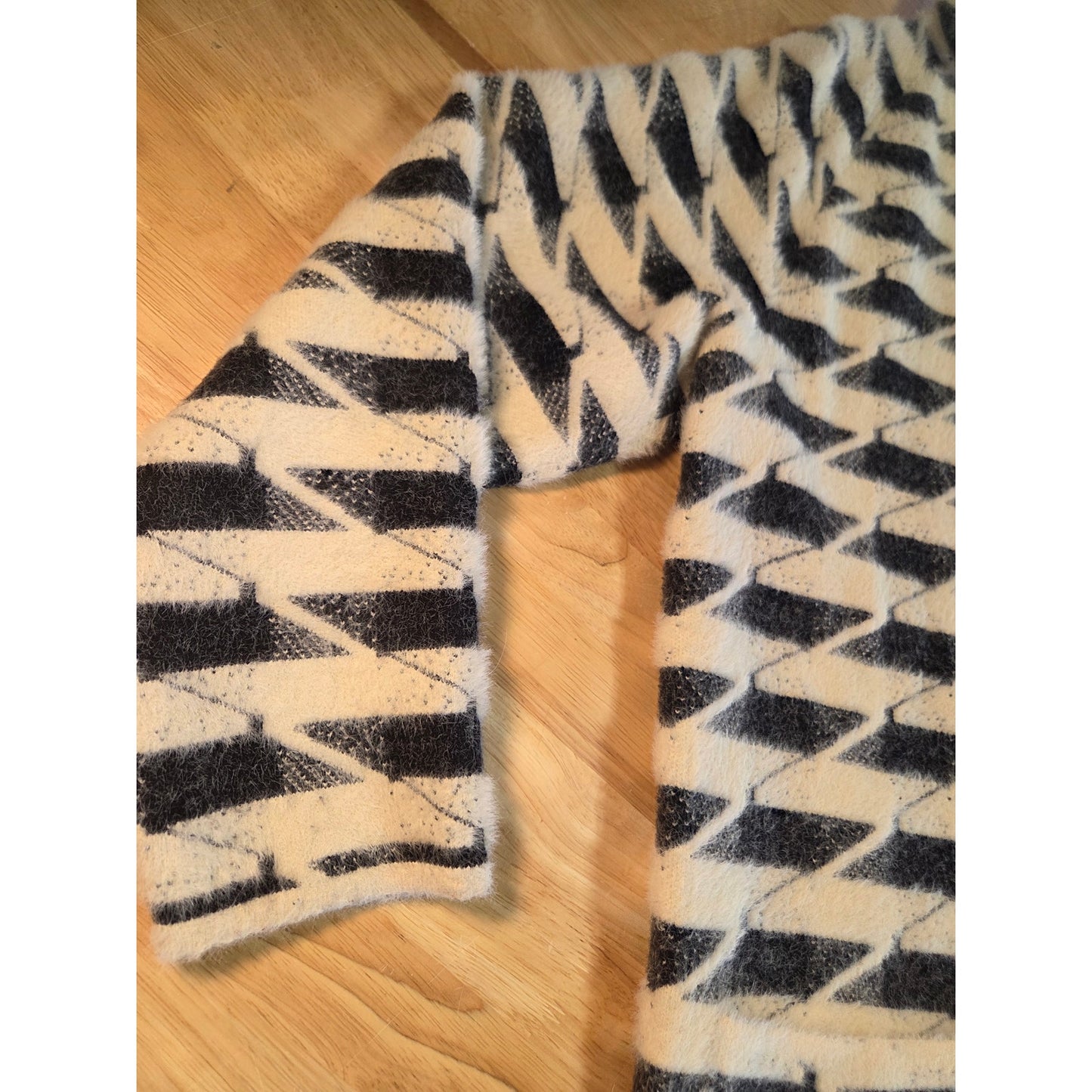 Cliche wool blend houndstooth knit mid-length sweater patch pockets very soft L